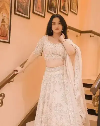 Escort Karli